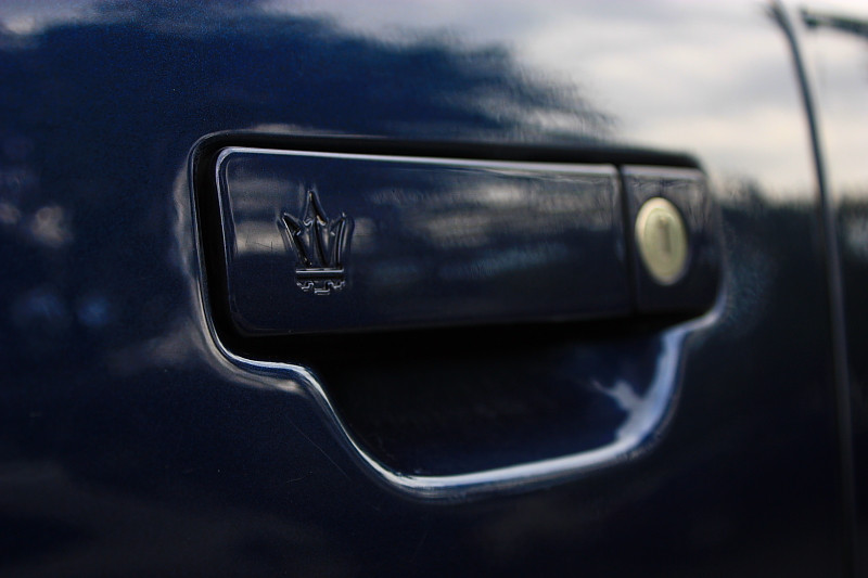 Maserati kilincs