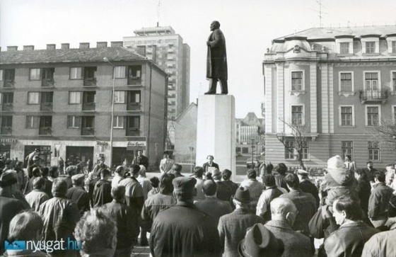 Lenin szobor a M+írcius 15 t+ęren