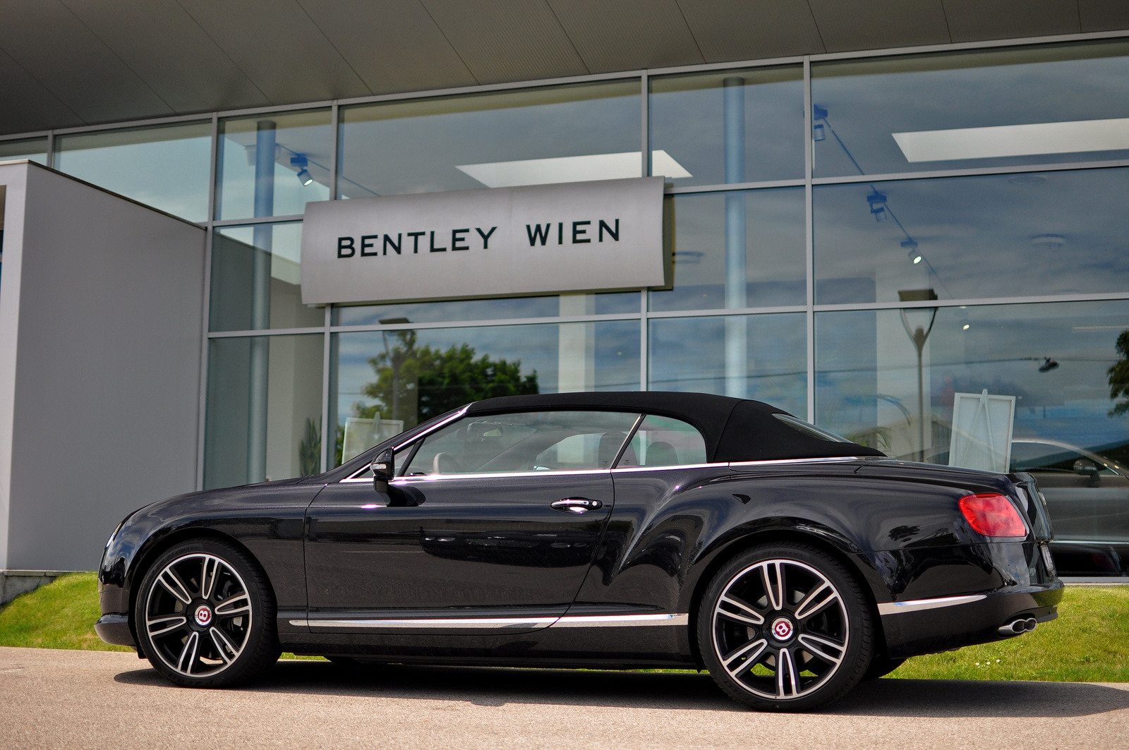 Bentley Continental GTC V8