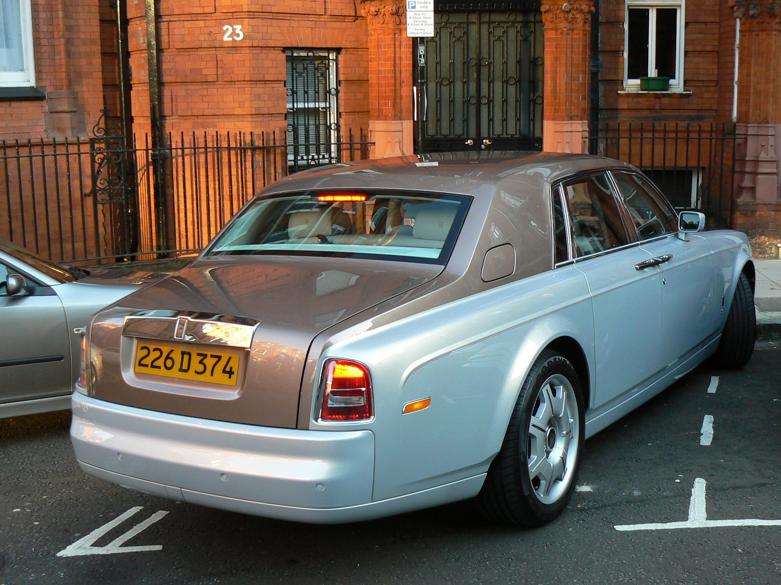 (1) Rolls-Royce Phantom