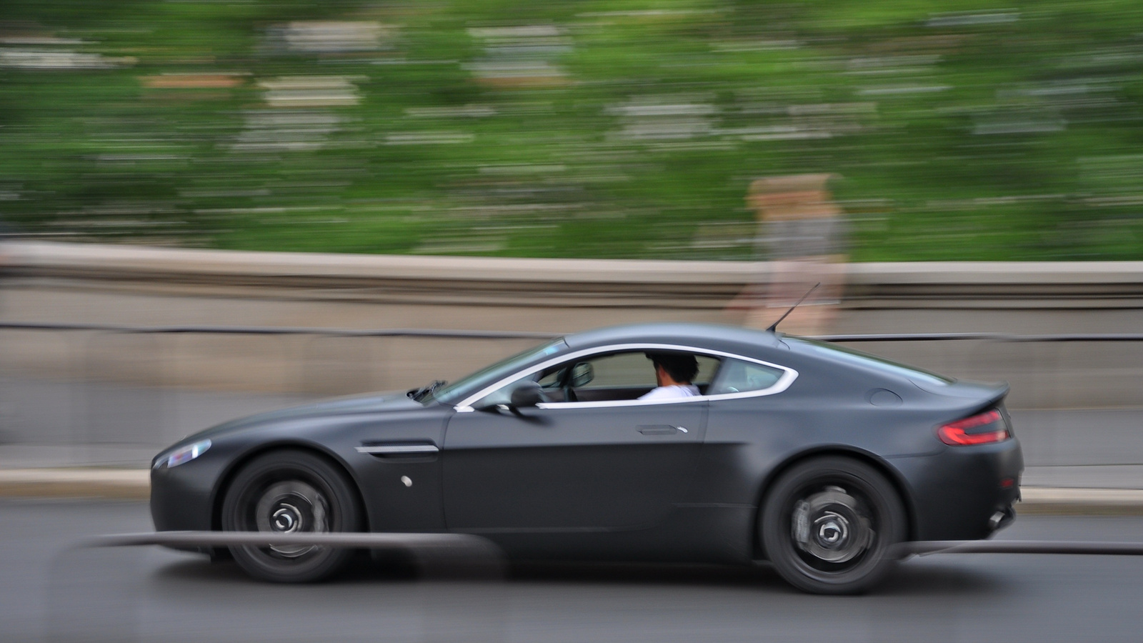 Aston Martin Vantage 072