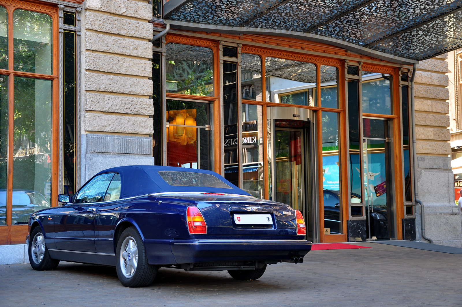 Bentley Azure 001