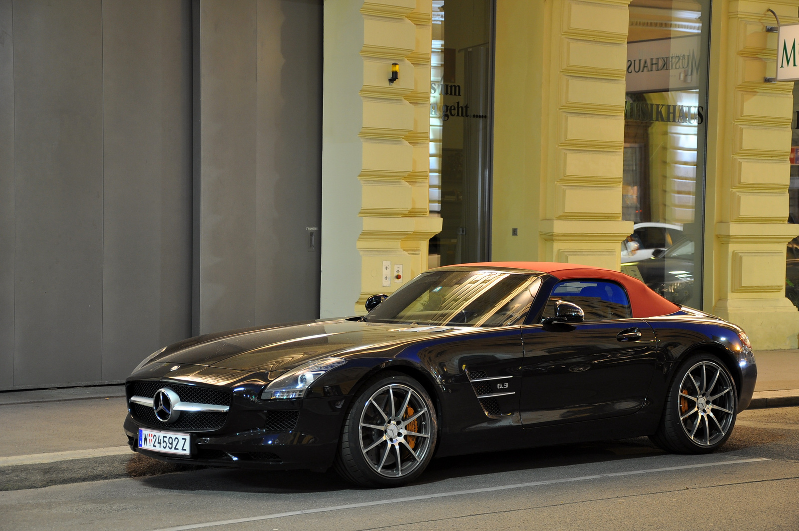 Mercedes SLS AMG Roadster