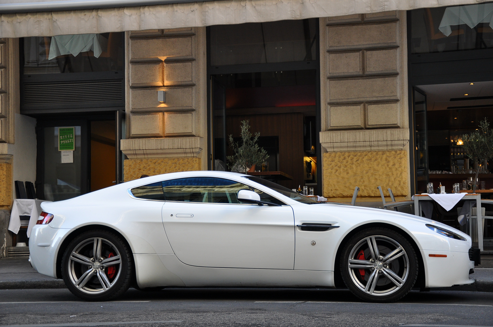 Aston Martin V8 Vantage