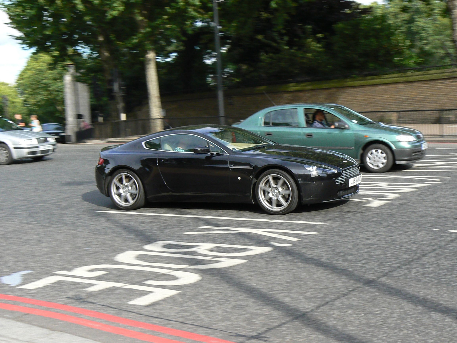 (4) Aston Martin Vantage