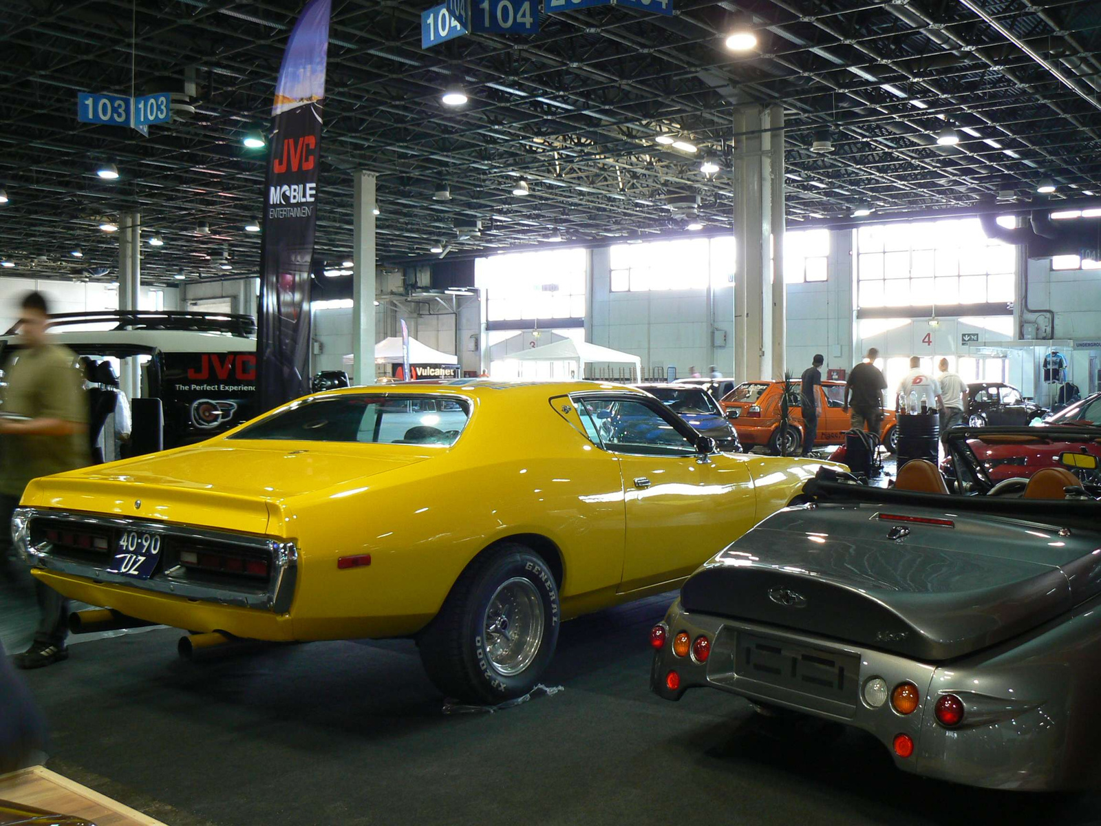 Dodge Charger & Morgan Aero 8