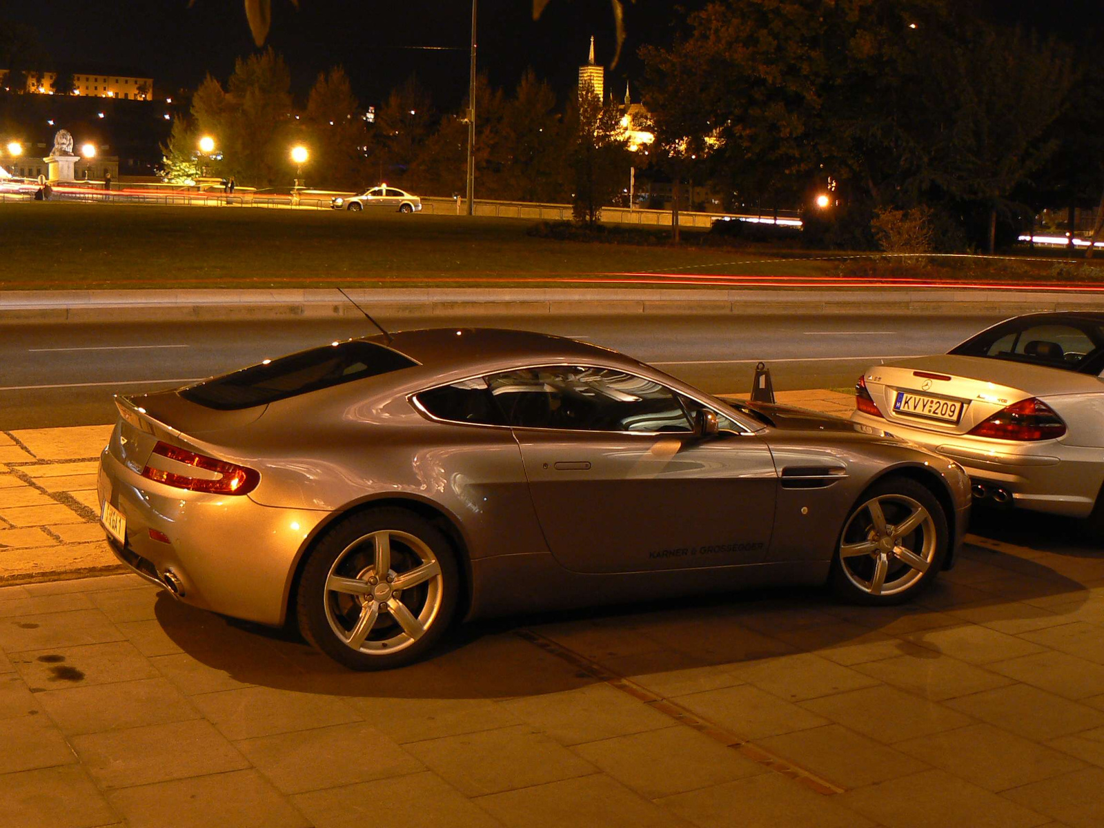 Aston Martin Vantage 014