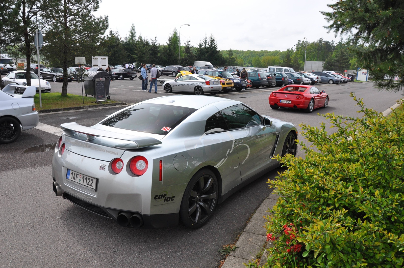 Nissan GTR R35 - Ferrari F355