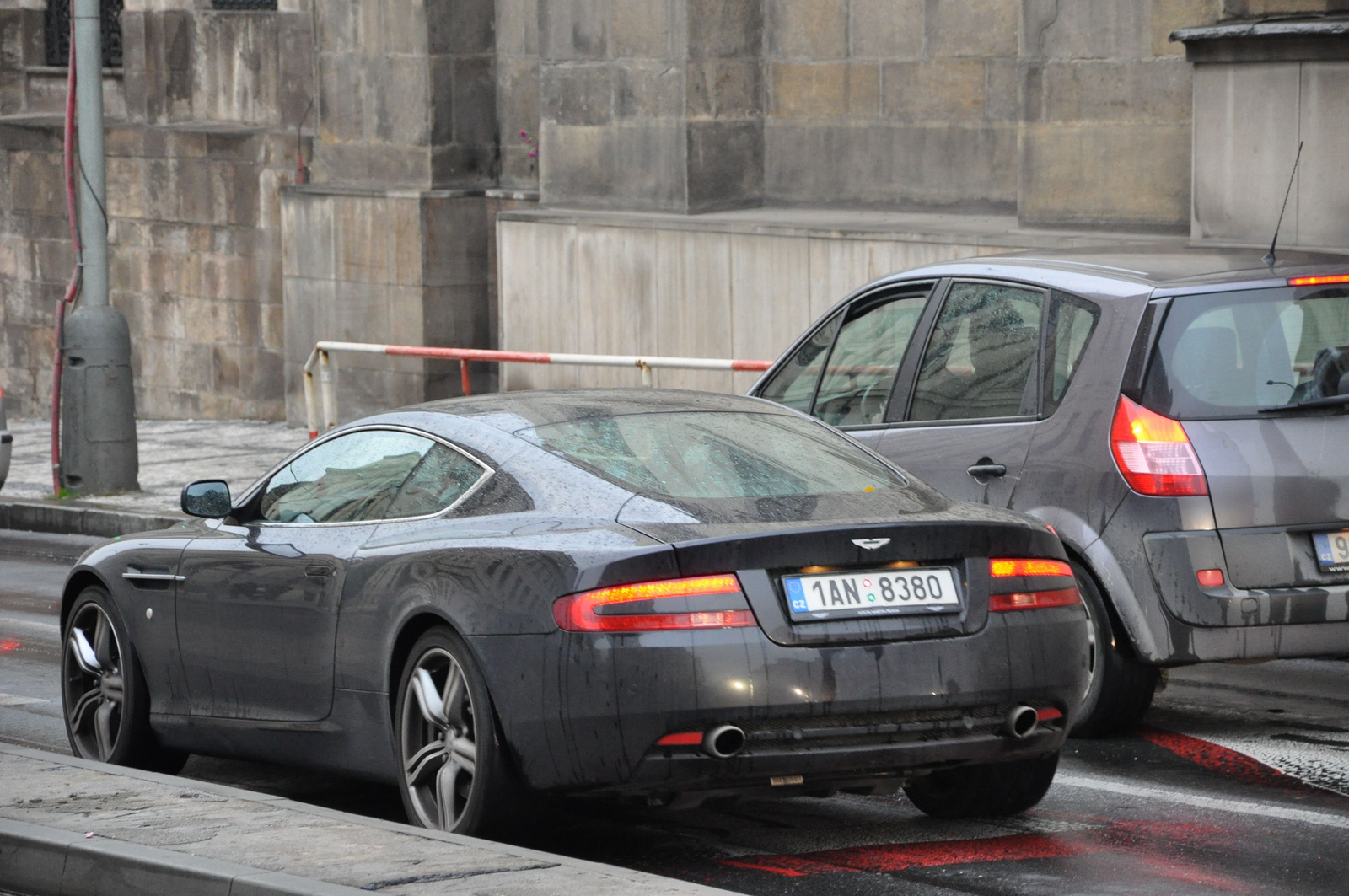 Aston Martin DB9