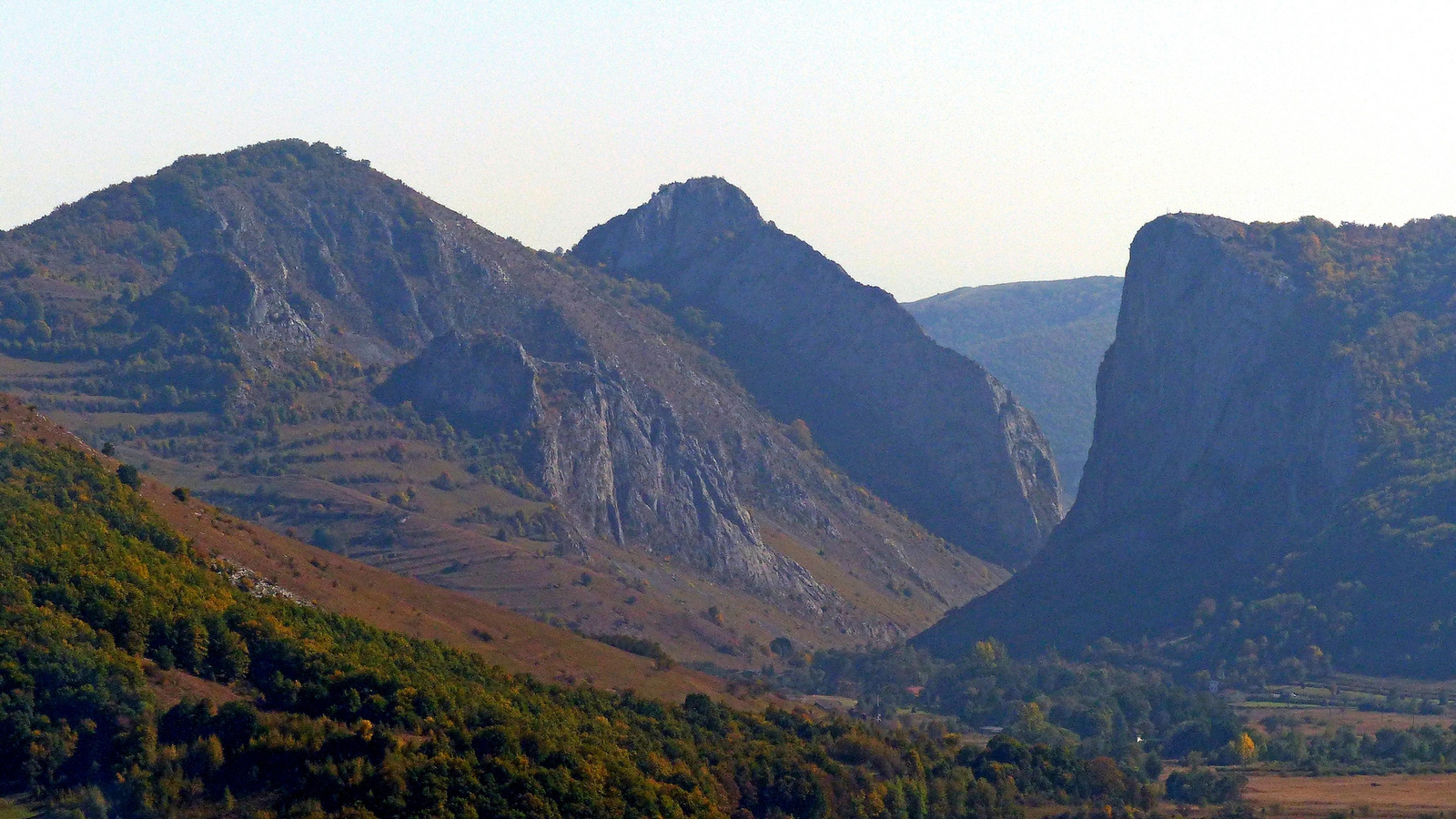 10 A távolban a Kőközi-szoros