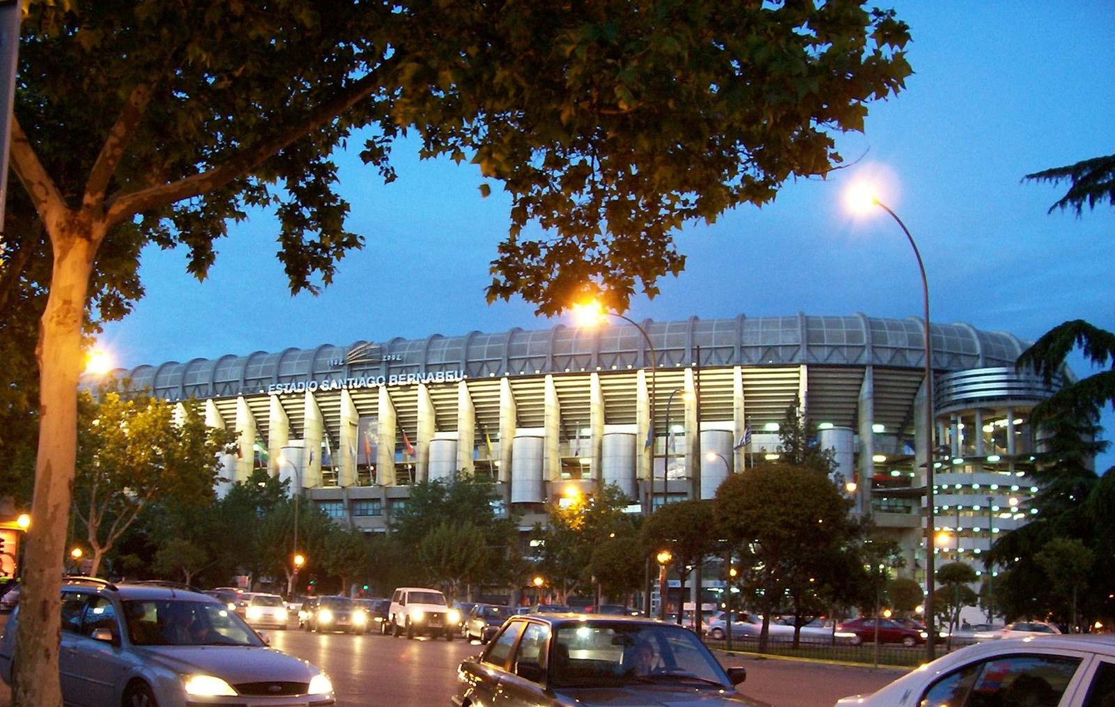 A stadion a Plaza Lima túloldaláról