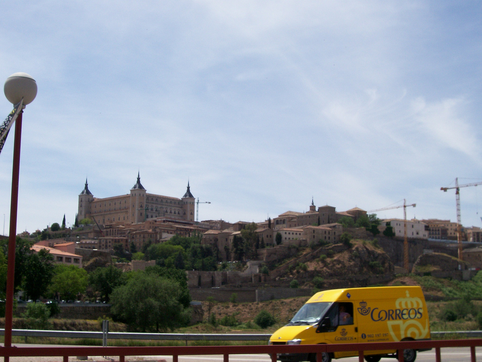 Toledo óvárosa az Azarquiel híd felöl