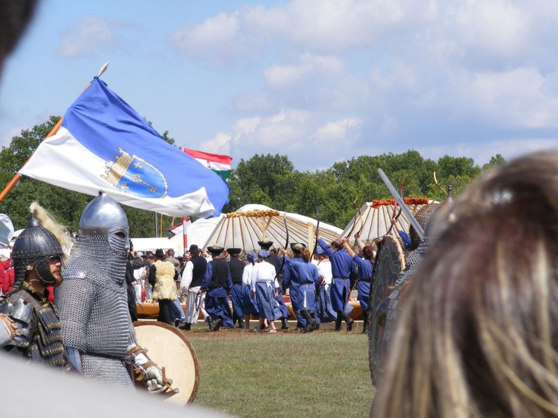 Csikósok és lovagok.