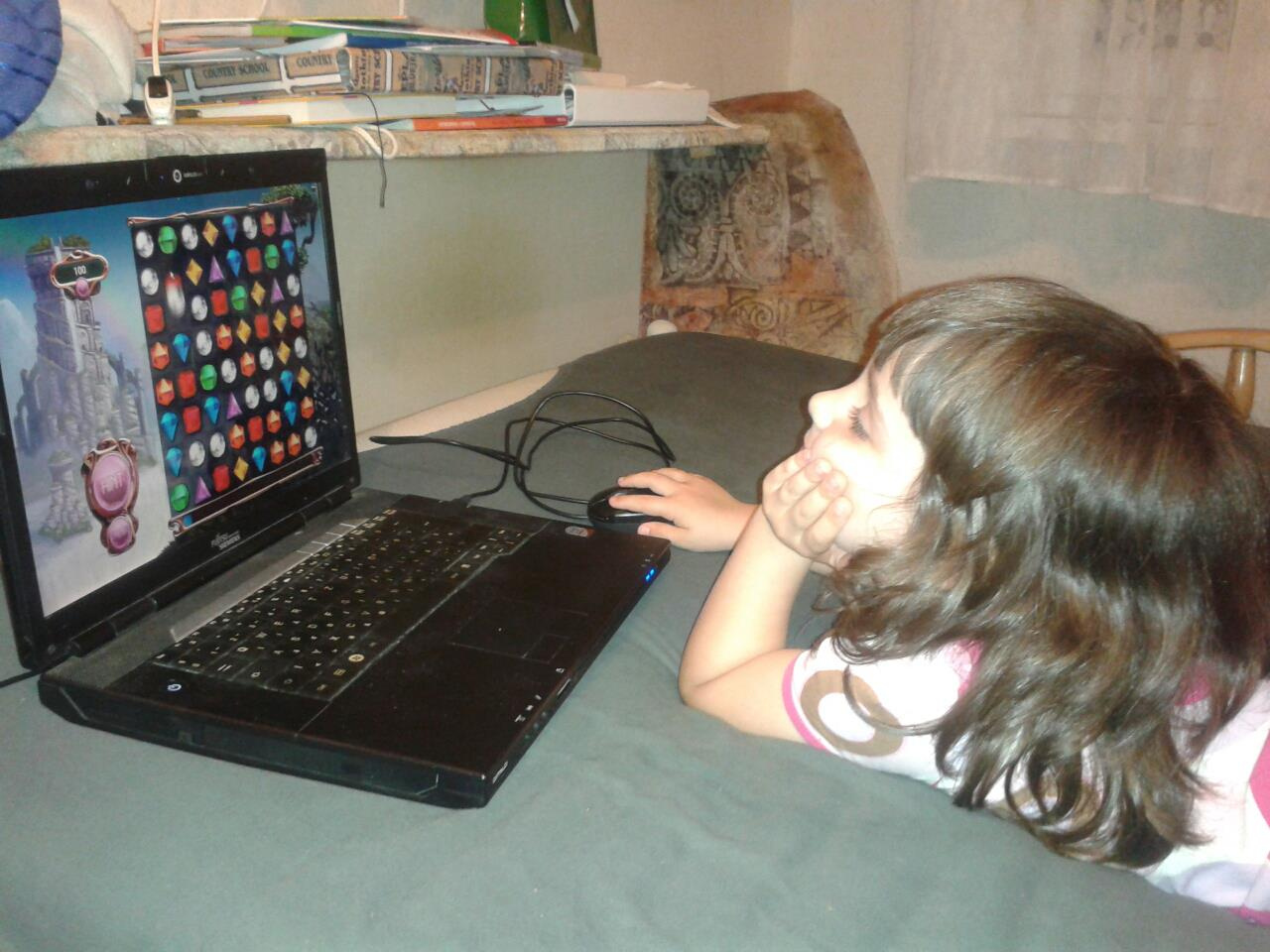 Bejeweled játék anyu laptopján április 28