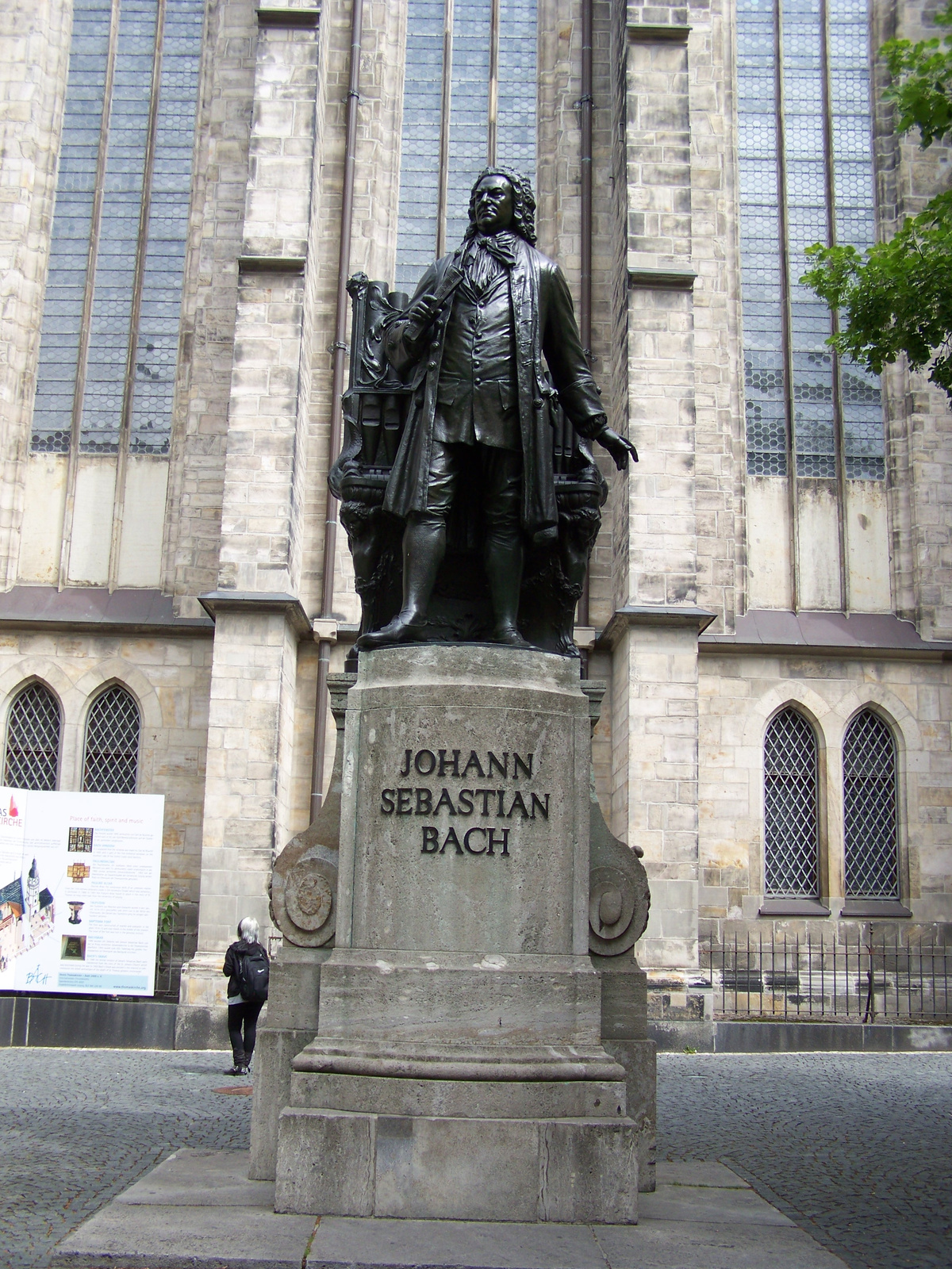 Johann Sebastian Bach szobra a Tamás templom mellett