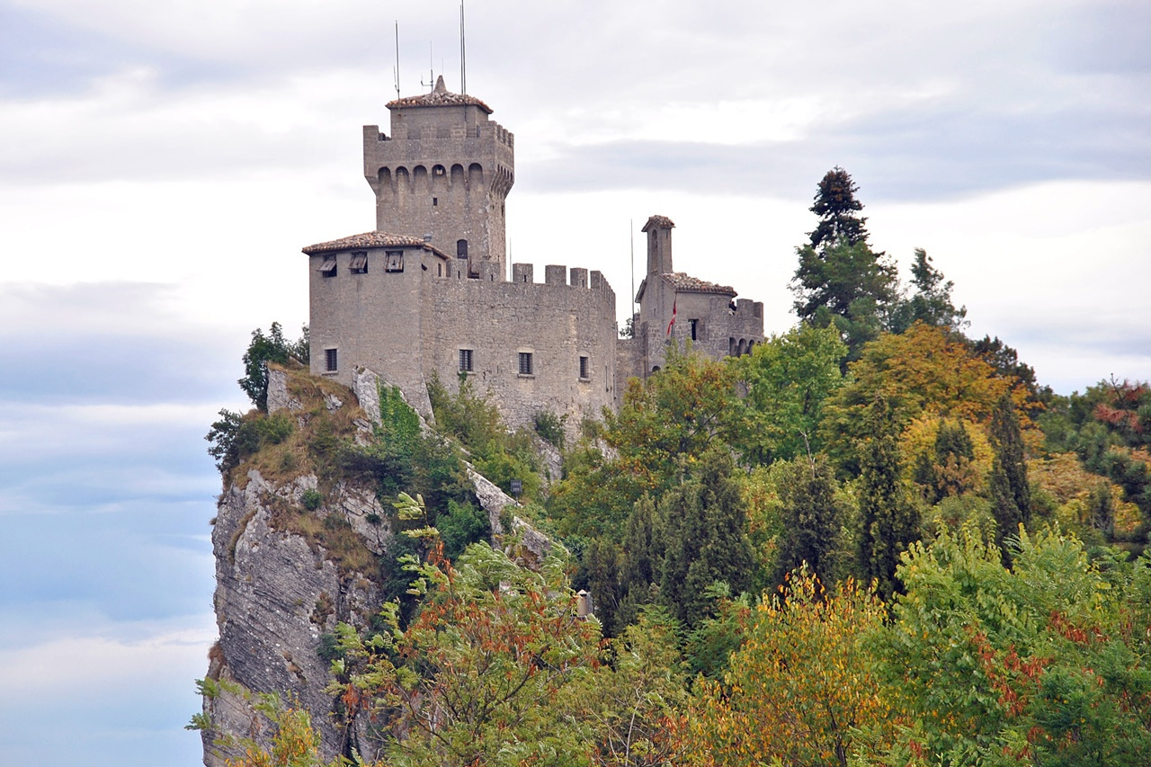 San Marino szikláin
