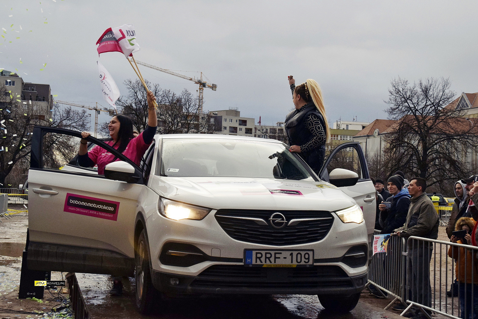 "Anya a fedélzeten!"