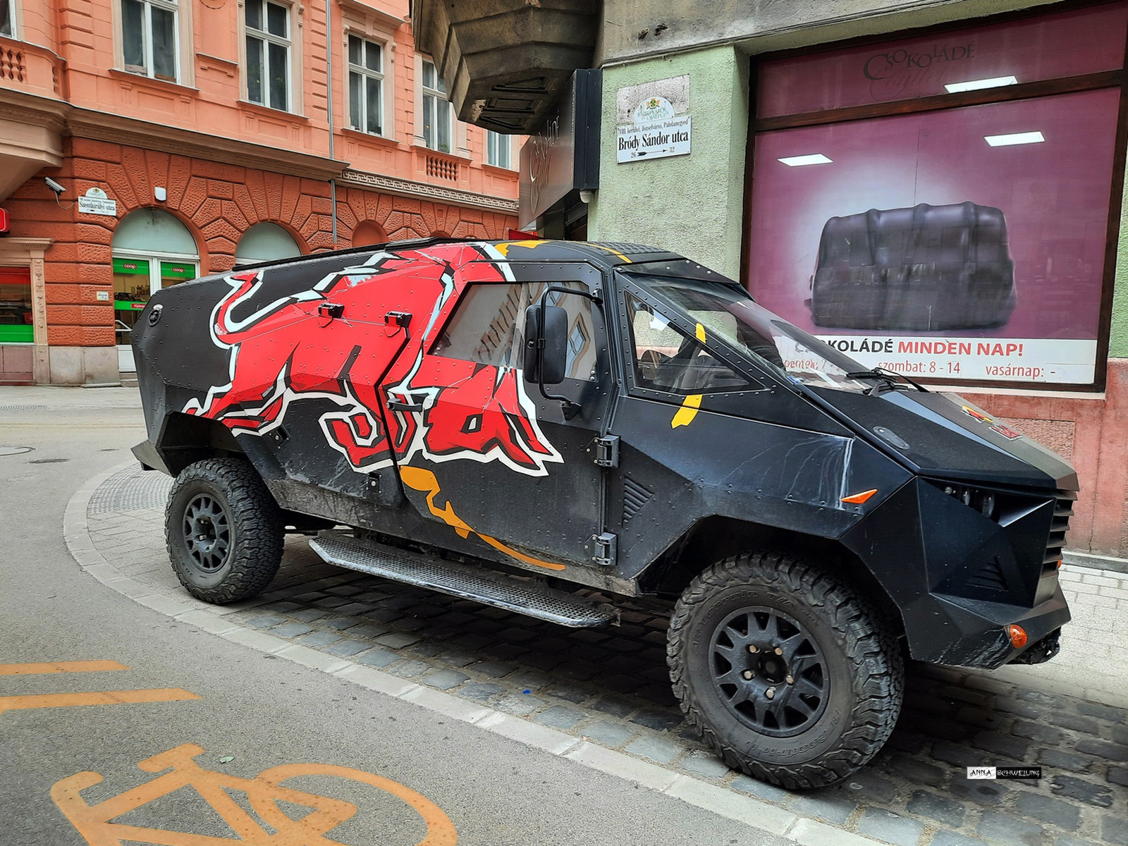 Red Bull party-autó