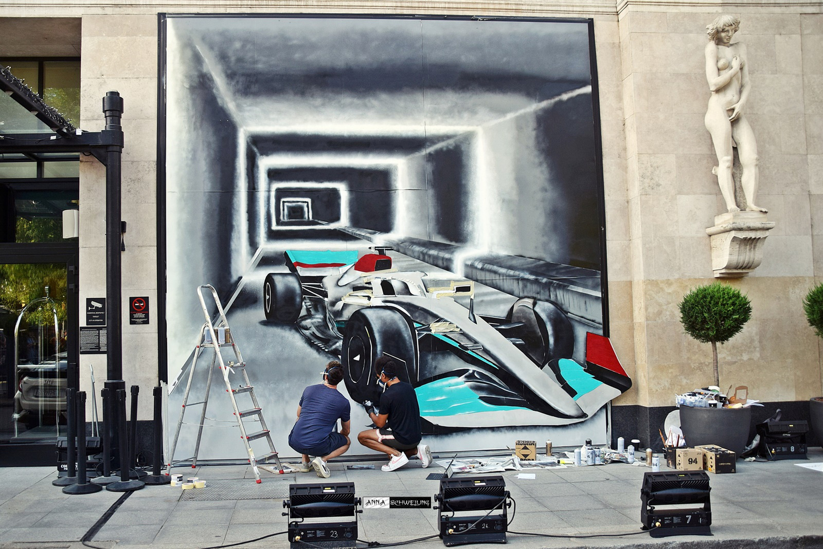 Mercedes falfestmény készül...