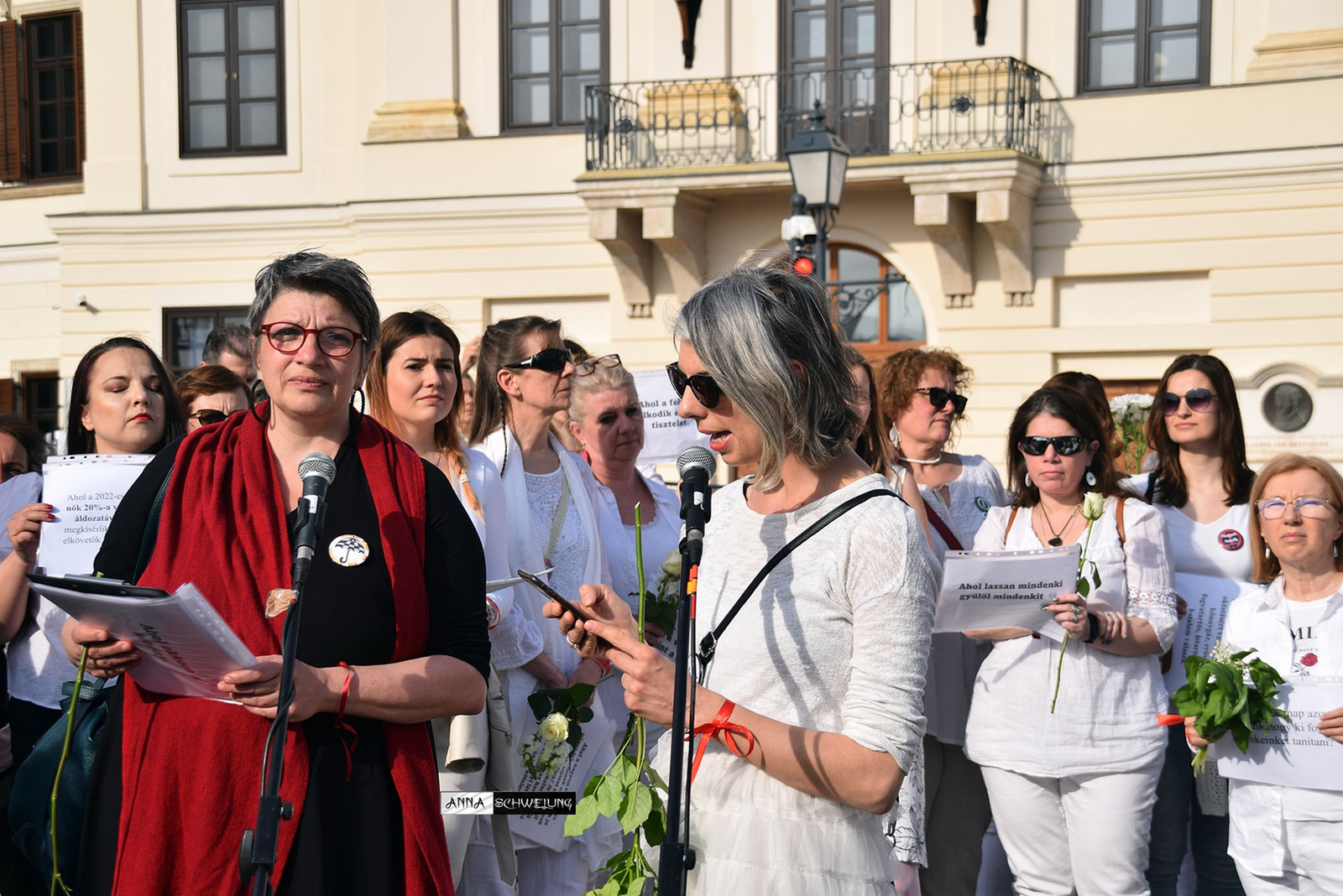 A demonstráció megnyitója...