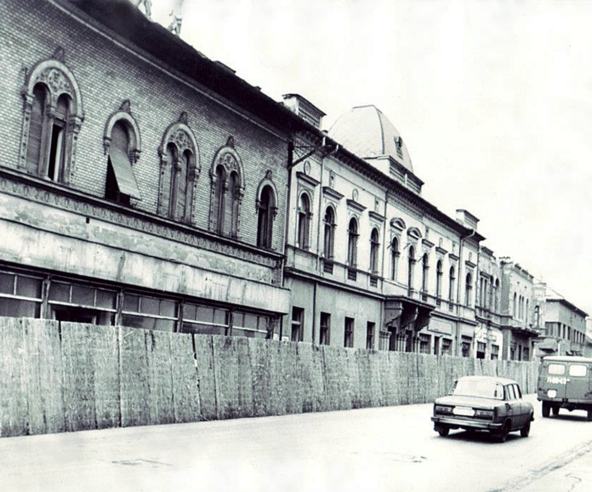Salgótarján régen, a Rákóczi út jobboldali házait bontják