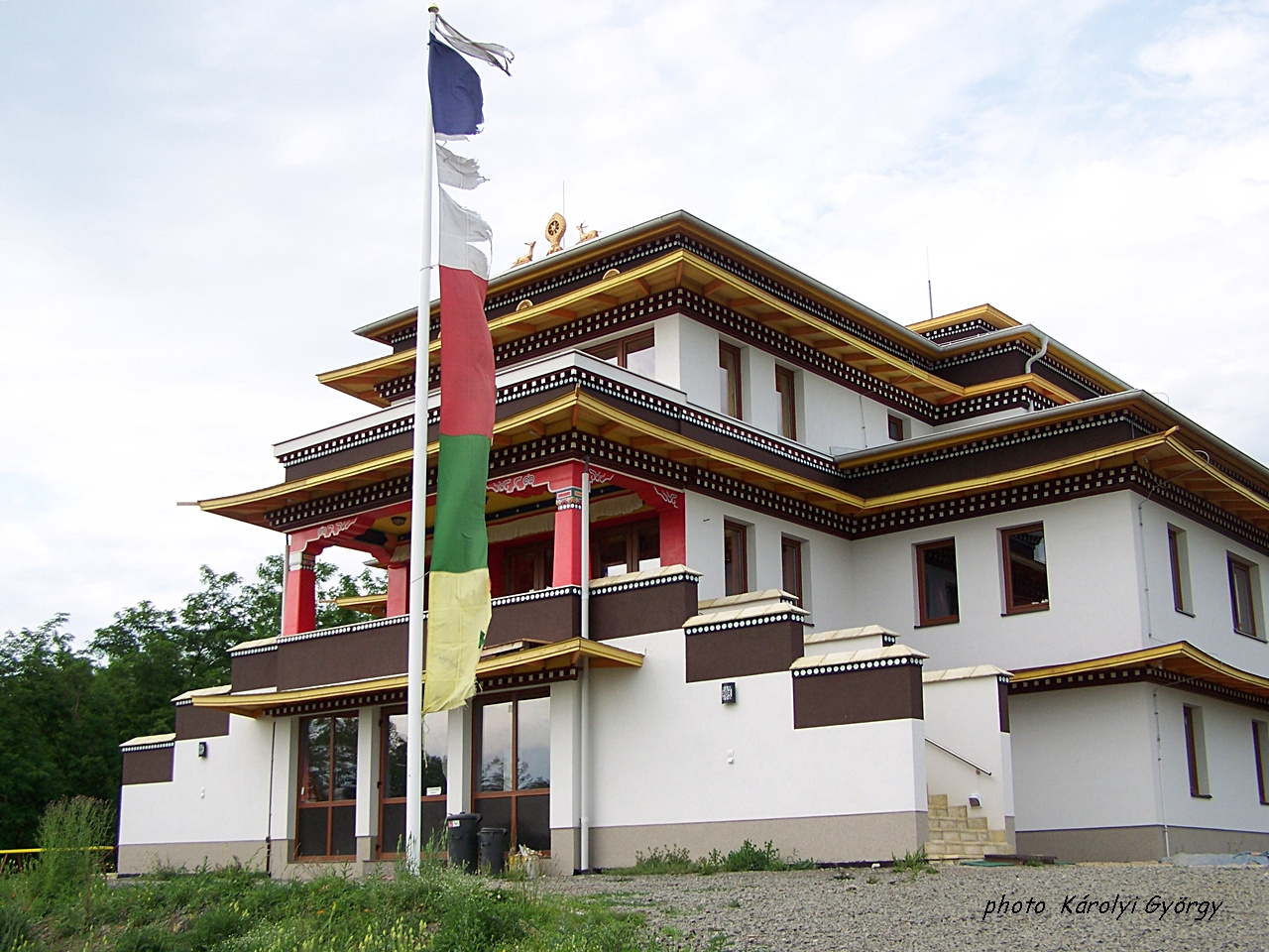 sztupa, buddhista templom lesz Taron