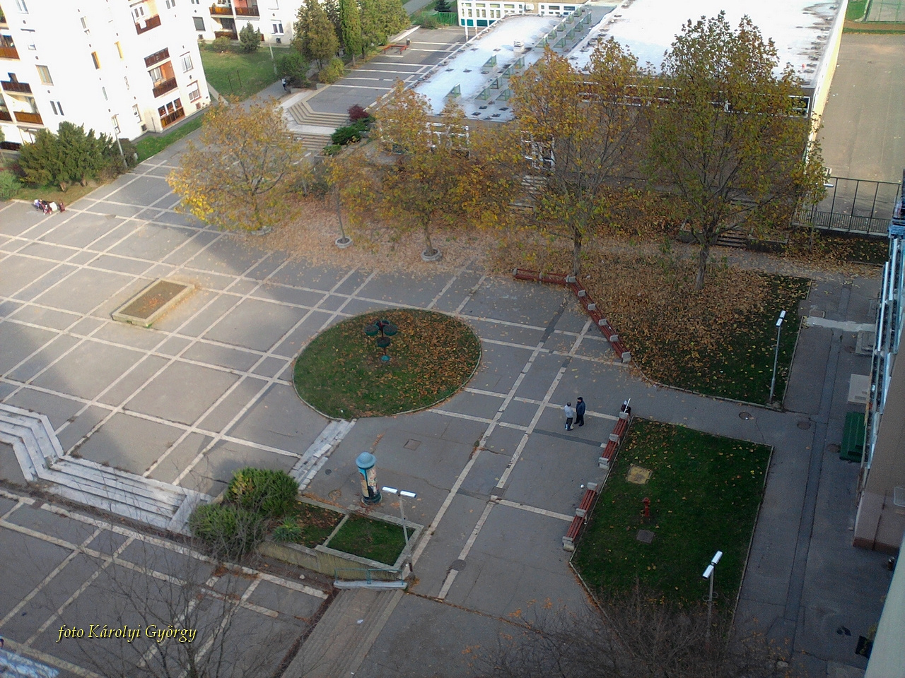 Besztercei képek, tér ősszel a magasbóll