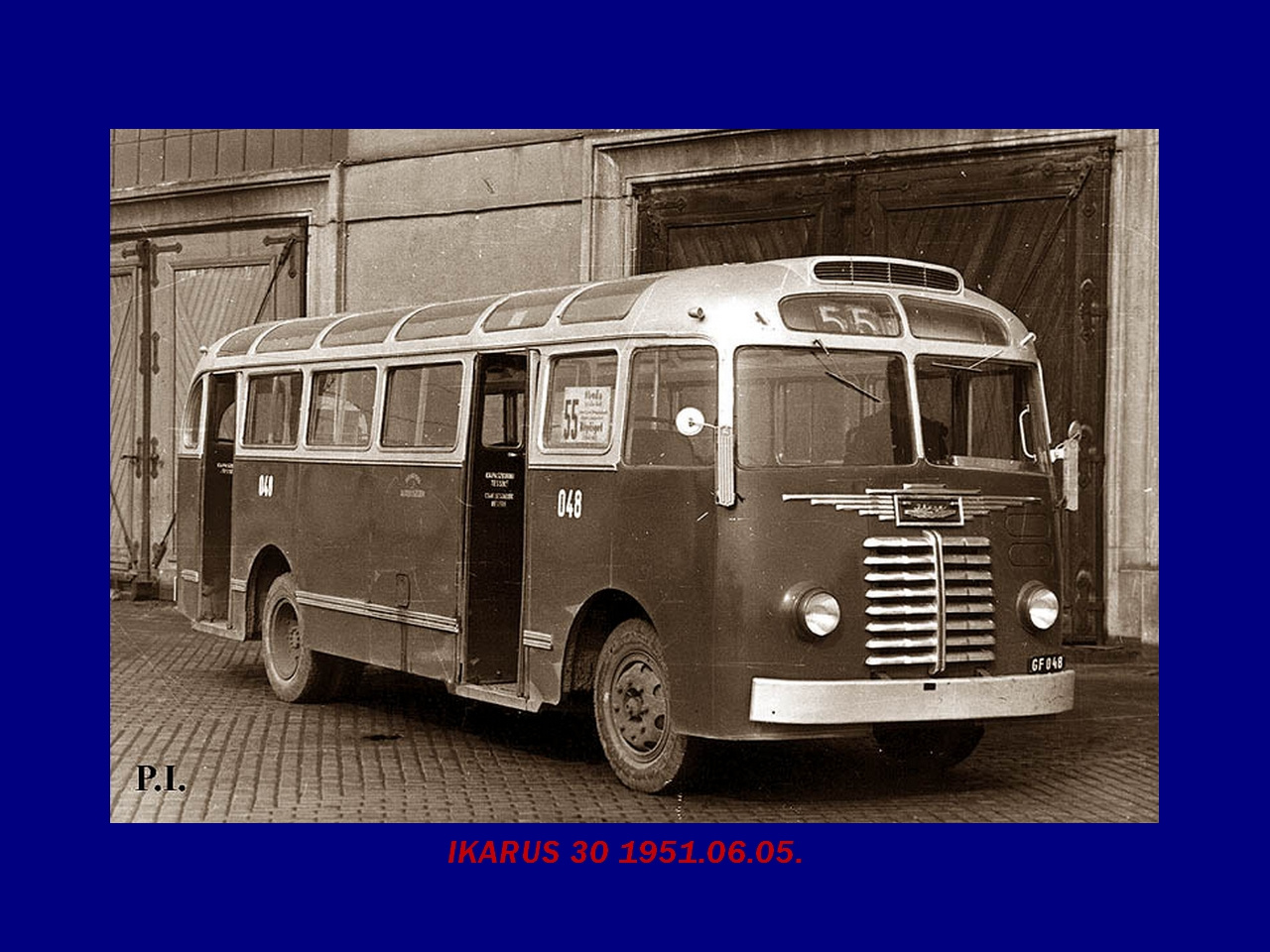 Magyar Busz, IKARUS 30, az első