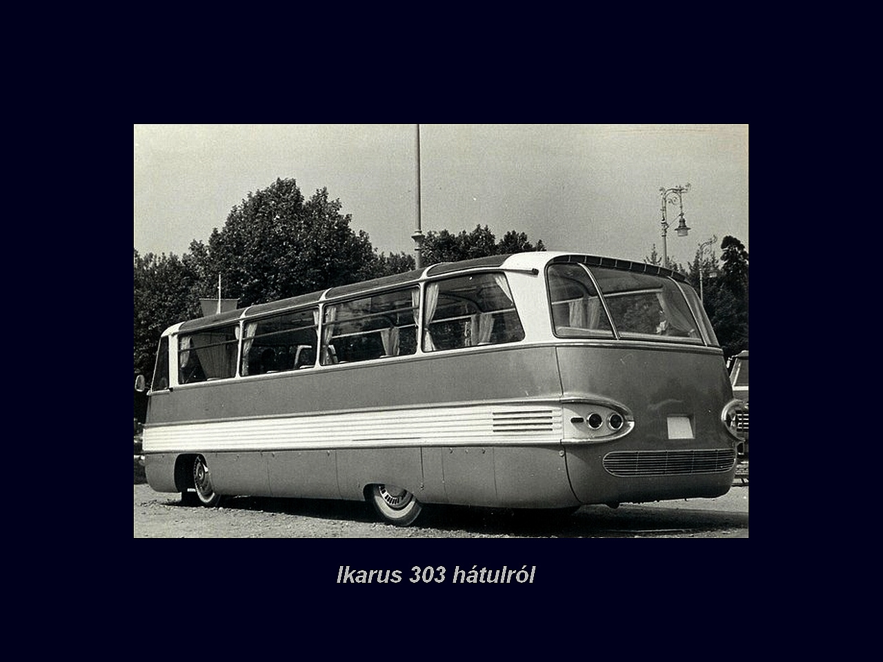 Magyar Busz, Ikarus 303 hátulról