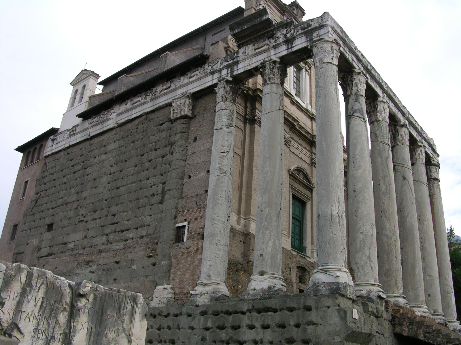 Foro Rom Temple of Antoninus and Faustina4