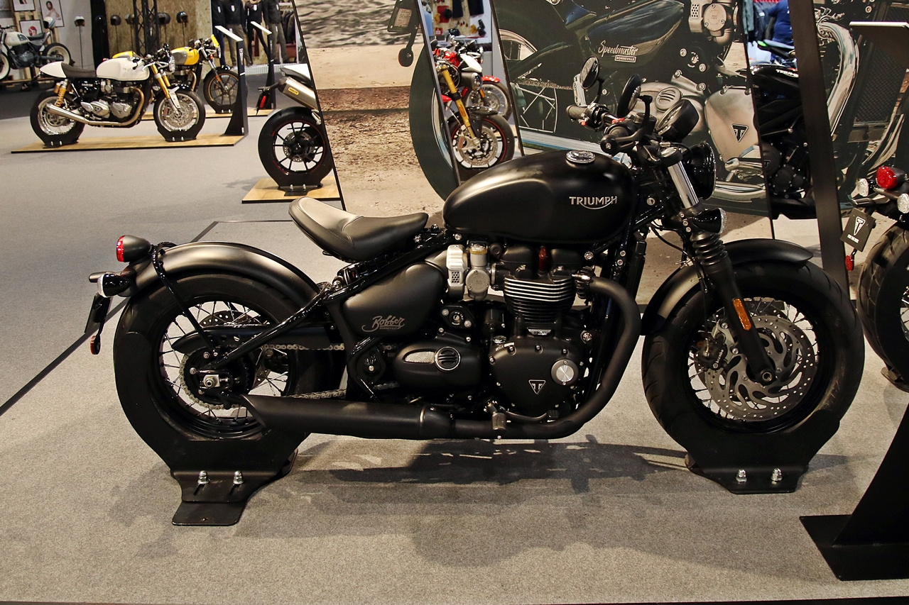 141 Triumph Bonneville Bobber Black