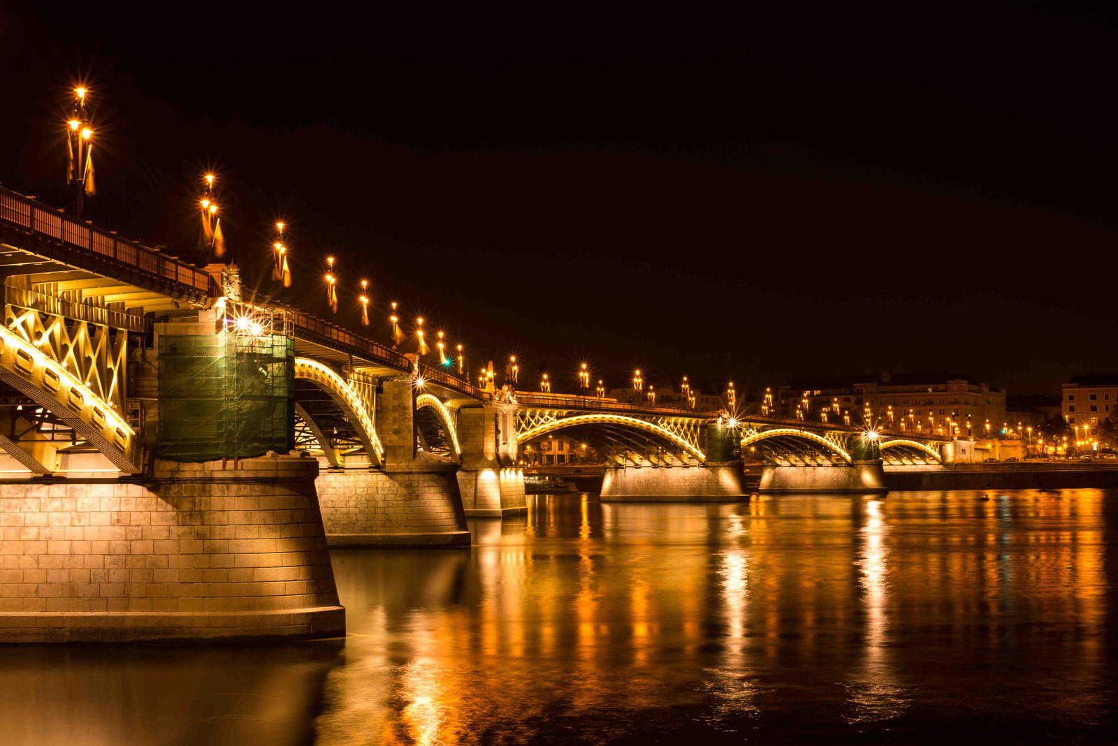 Margit híd arany fényben