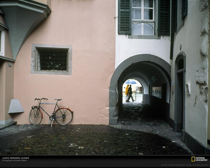 courtyard-lucerne-switzerland-722366-xl (Medium)