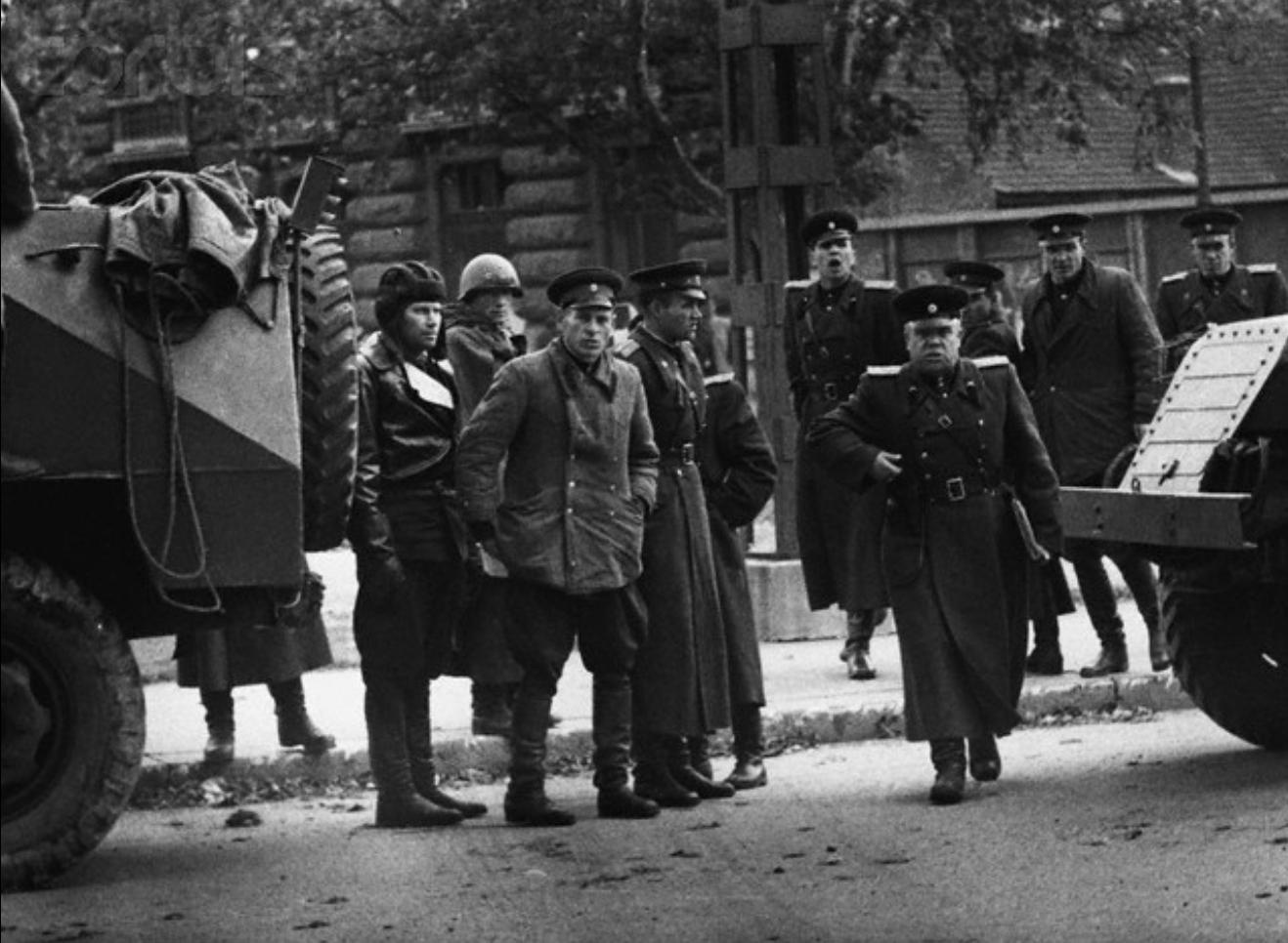 Szovjet katonák 1956-ban Budapesten (fotó Jack Esten)