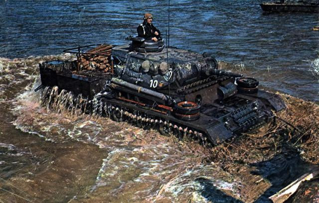 Panzer III. átkel egy folyón
