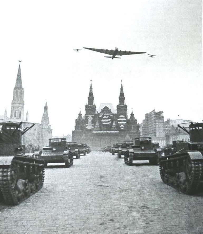 ANT-20 Makszim Gorkij és 2 Po-2 Moszkva 1935