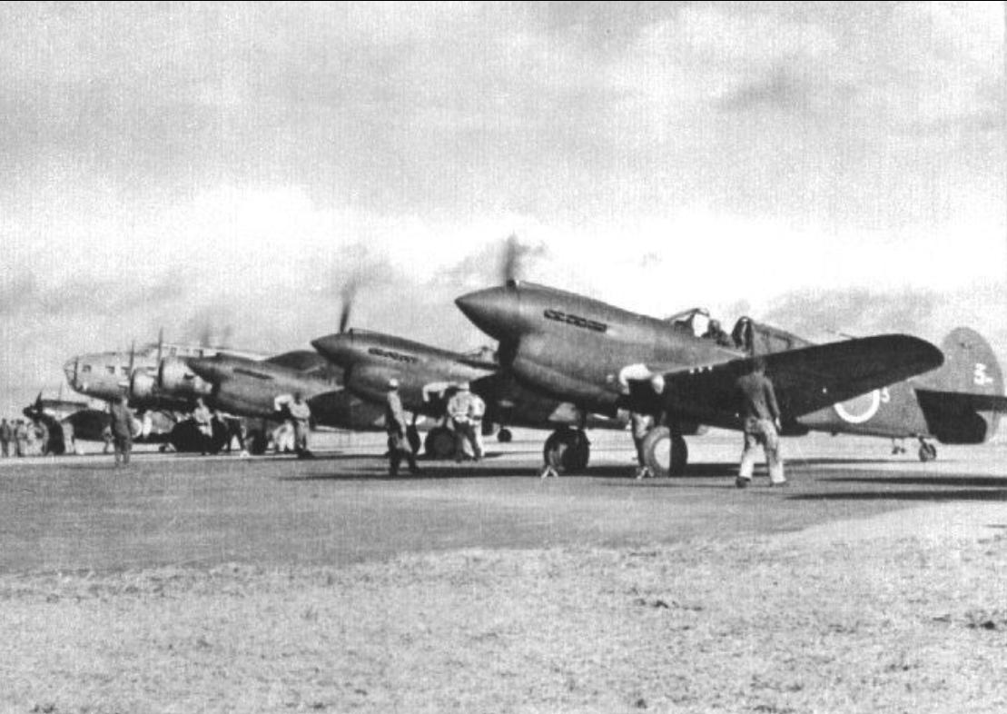 Curtiss P-40E Warhawk több db és B-17 japán zsákmány Cebu 1942