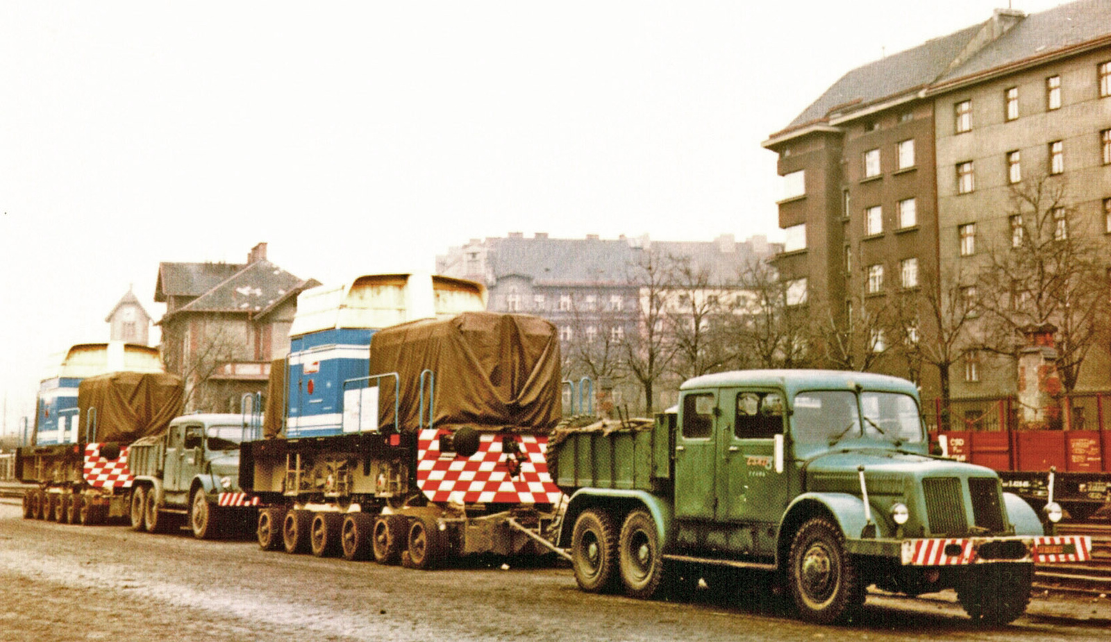 Csehszlovák T334.0 mozdonyok traileren 1961