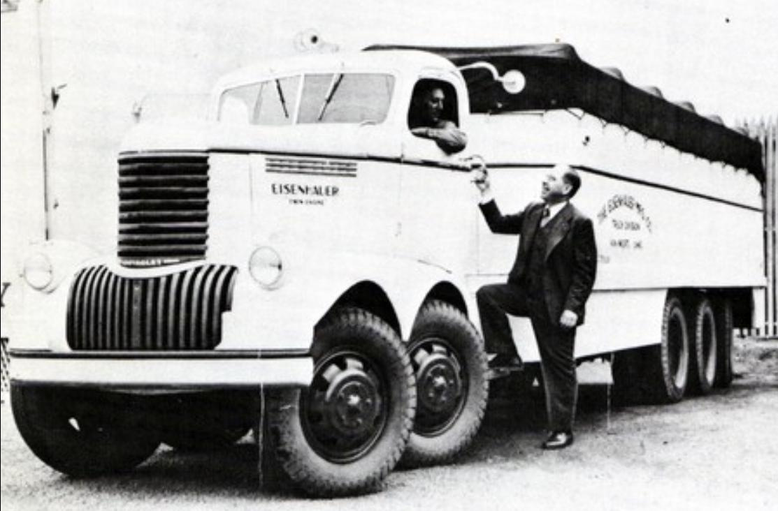 Amerikai Eisenhauer kétmotoros öttengelyes teherautó 1947