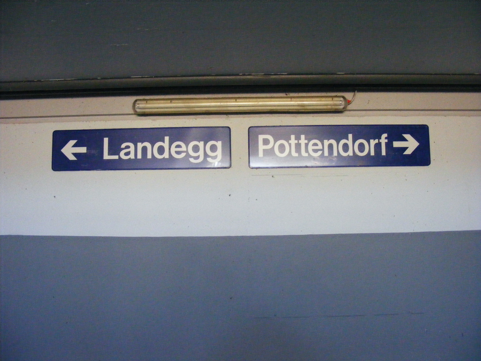Az aluljáróból Landegg,illetve Pottendorf felé mehetünk.