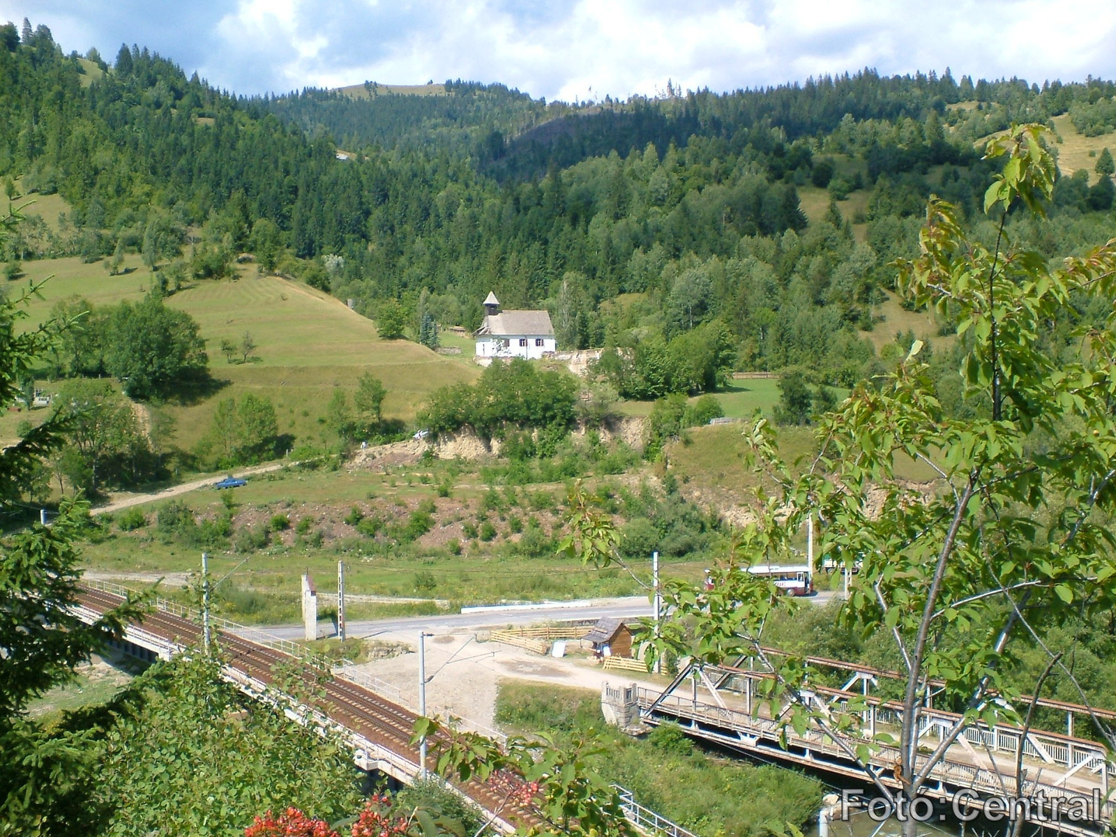 A vasúti pálya a Rákóczi vár felől fotózva.Festői szépségű panor
