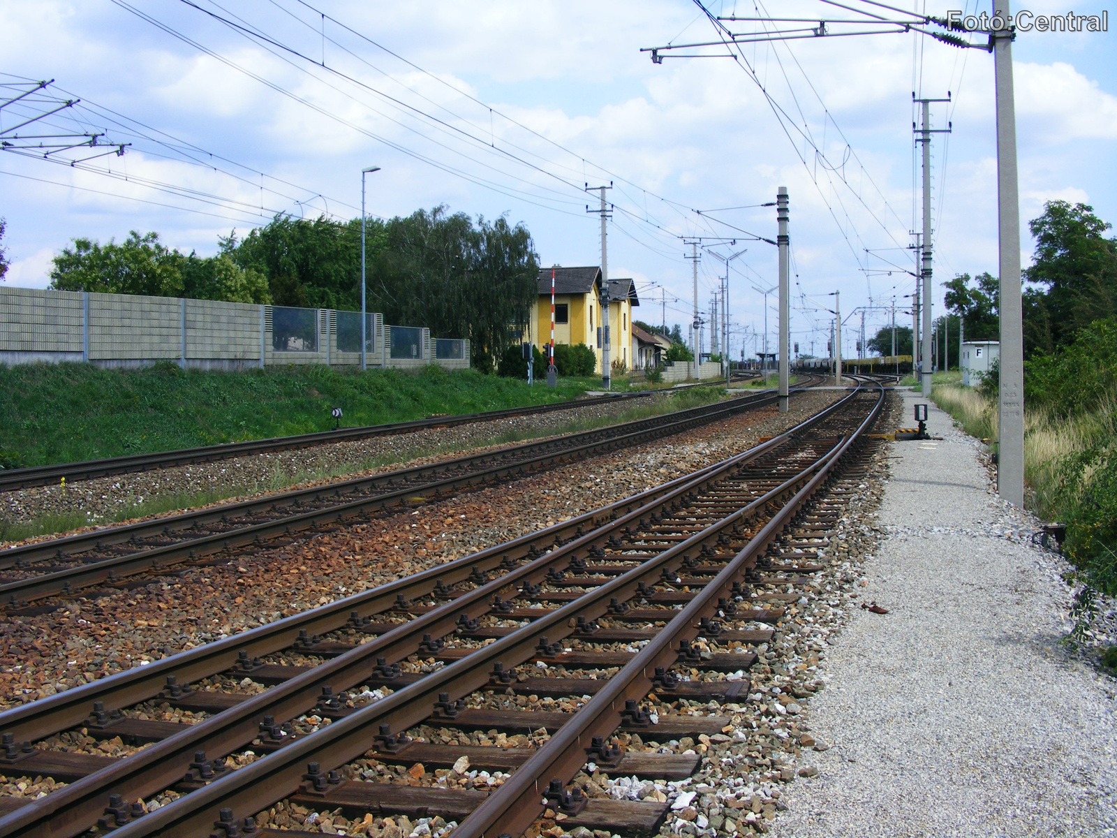 Az egykori nezsideri vágány(ma csonkavágány)becsatlakozása az ál