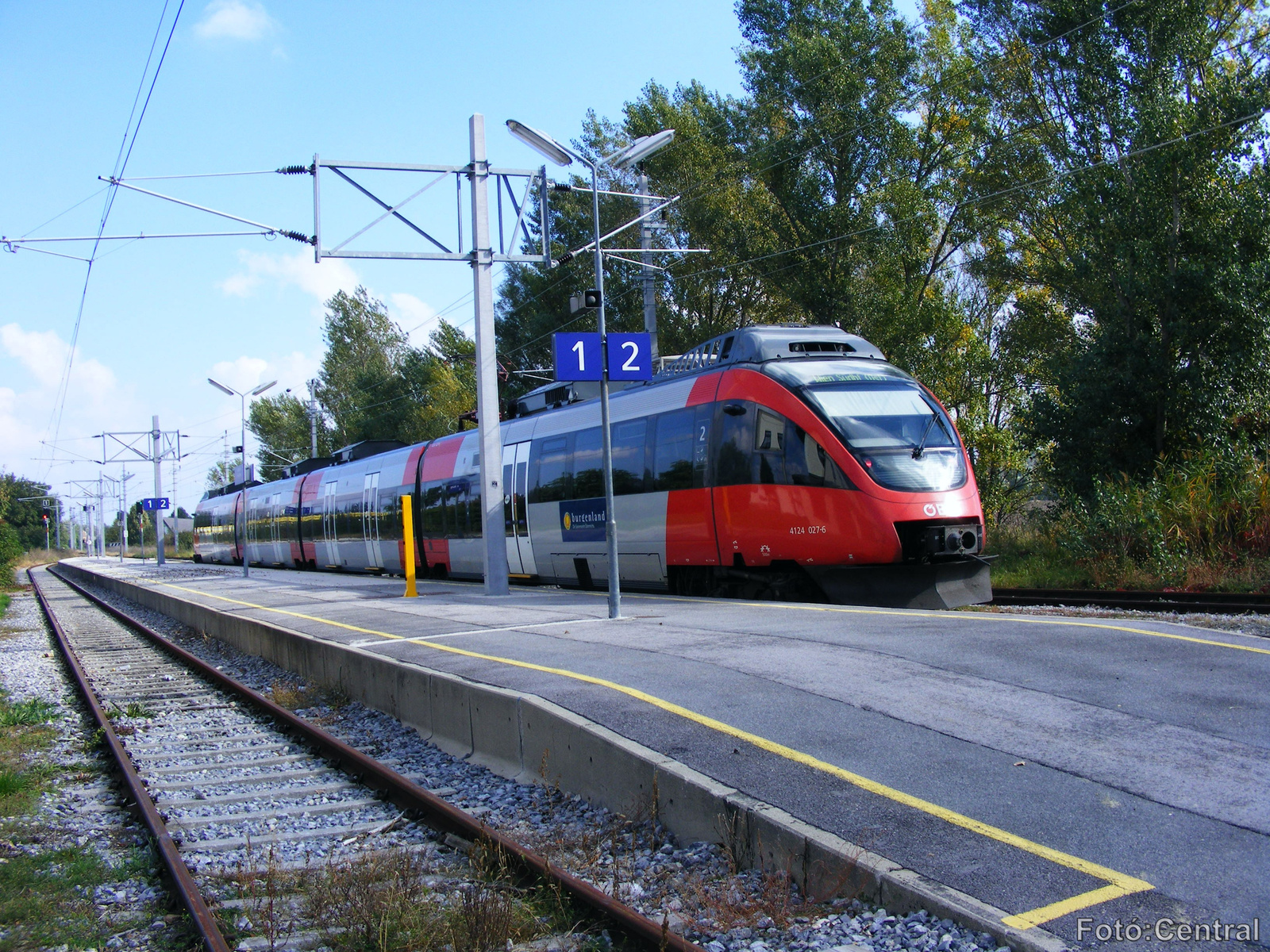 Az ÖBB egyik Vulkapordány-Nezsider viszonylatú Talent típusú vil