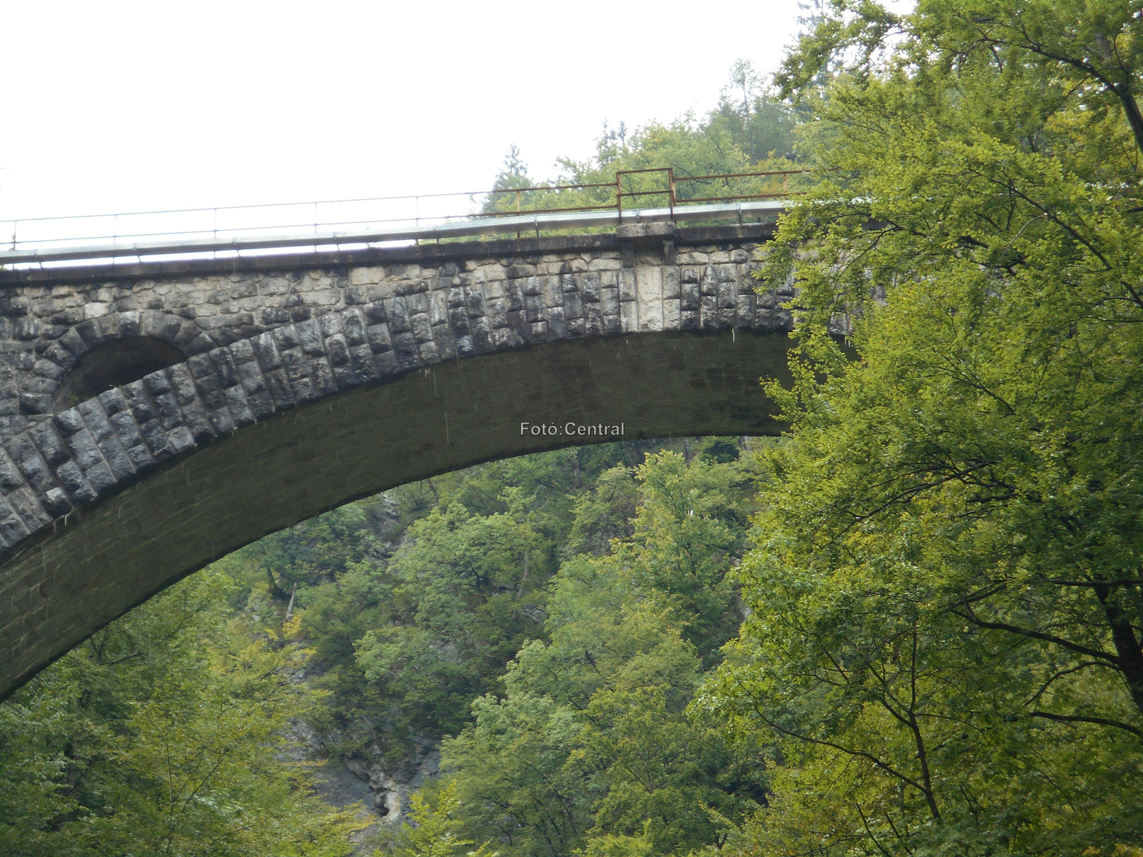 A Bohinji vasútvonal Vintgár szurdok felett átívelő kőhidja.