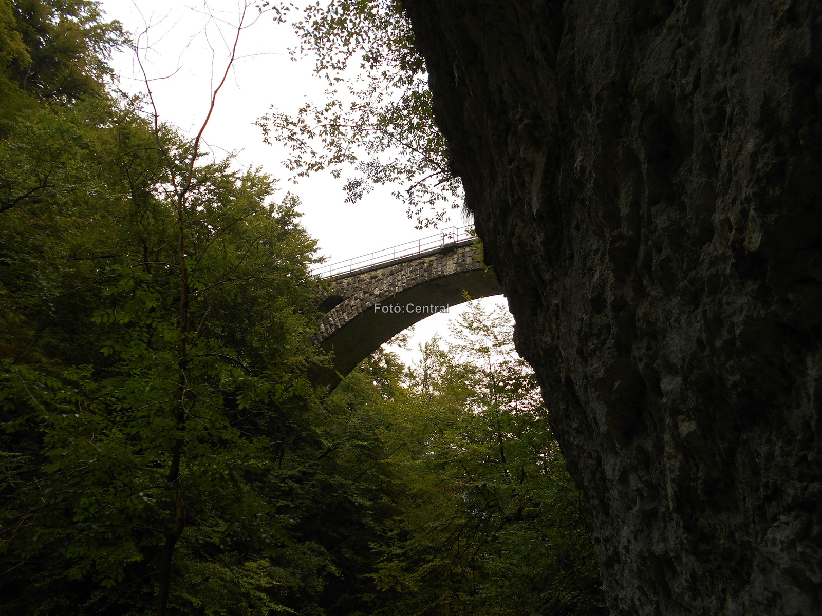 A Bohinji vasútvonal Vintgár szurdok felett átívelő kőhidja.