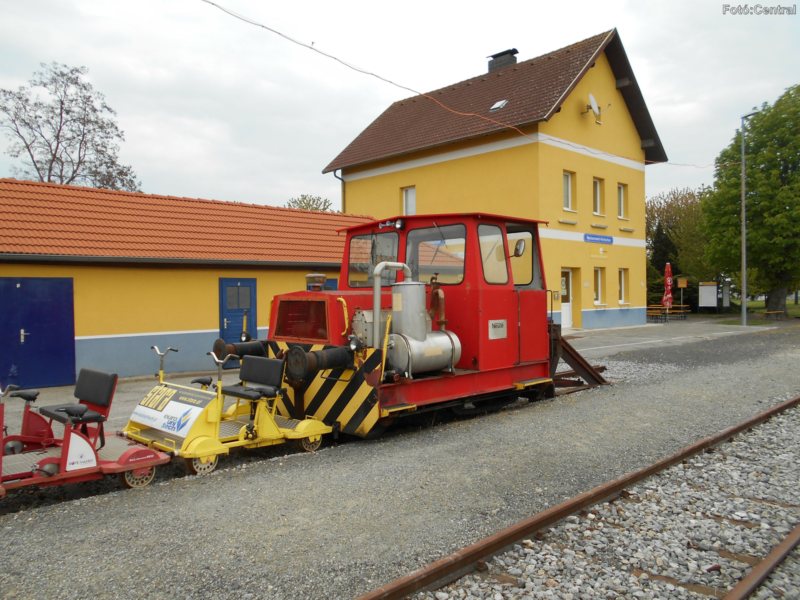 Drezina vontató kis mozdony,Sopronnyék-Harácsonyban.