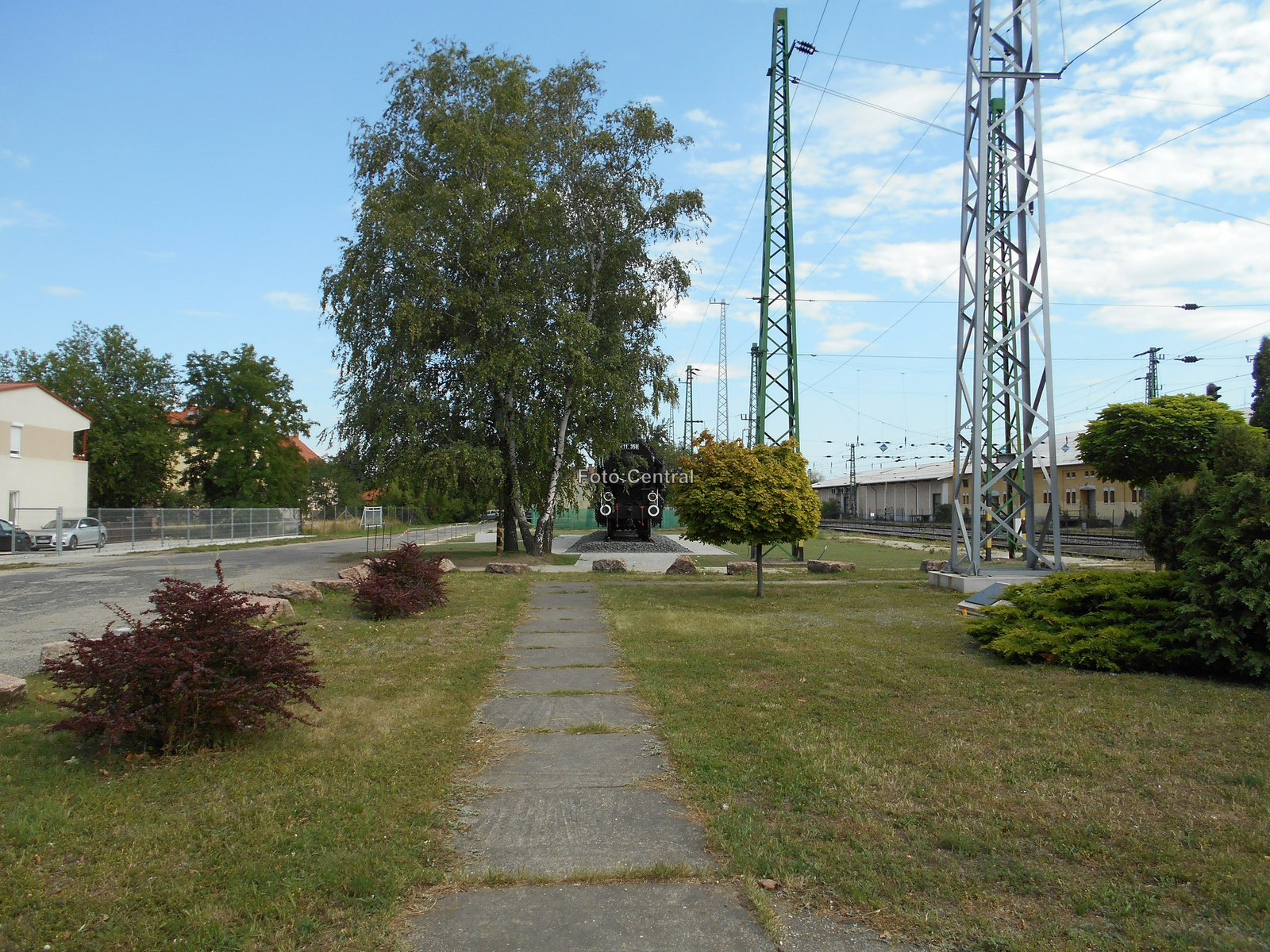 A vasútállomás mellett lévő emlékpark.