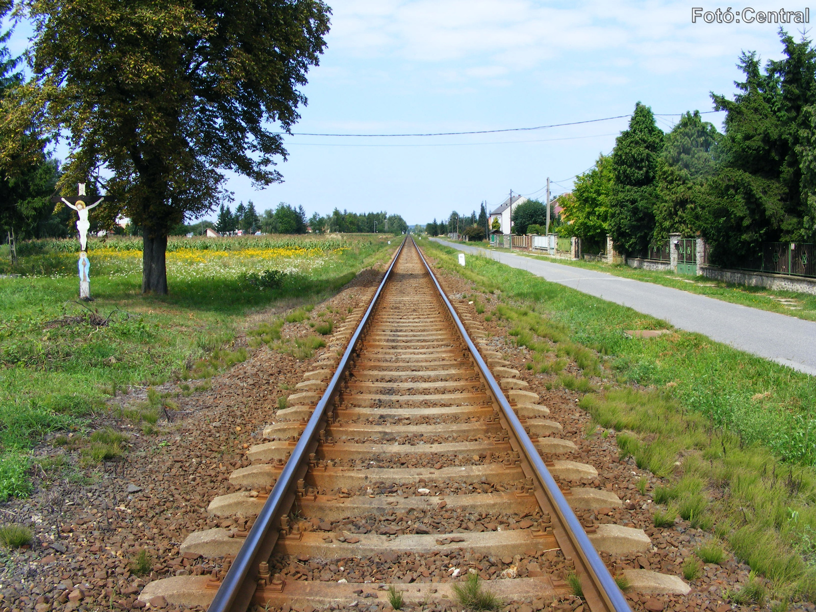 A megállóhely után,a nyílt vonal Kőszeg állomás felé nézve.