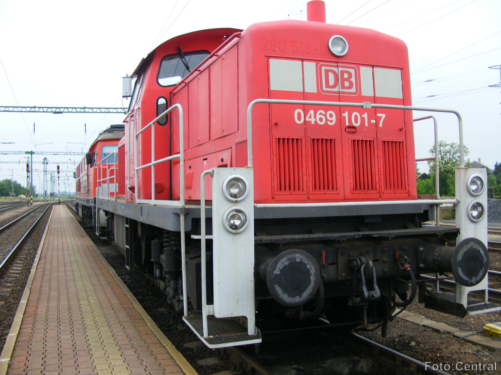 0469 101-7 psz..DB mozdony az állomáson.
