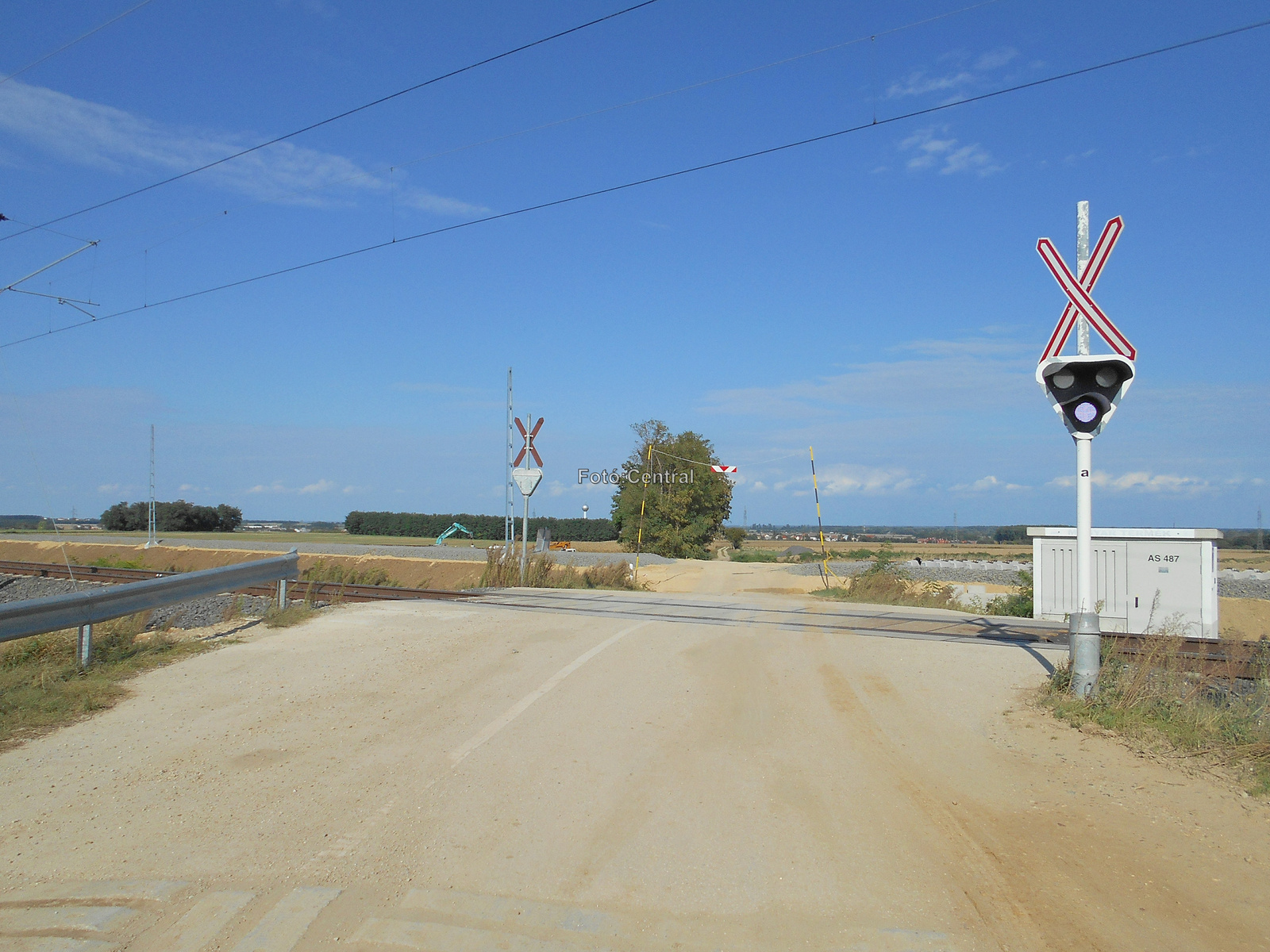 M85 gyorsforgalmi út építése Peresztegnél.A terelővágány építése